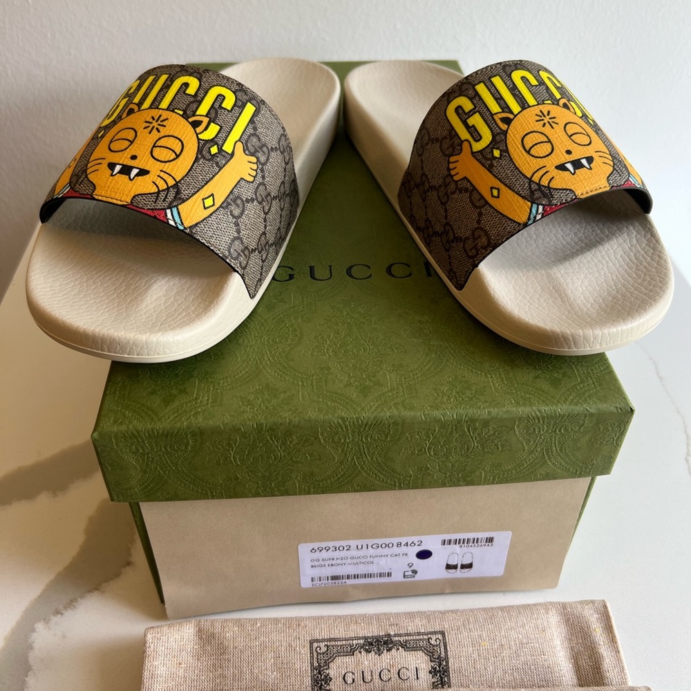 Gucci x Pablo Delcielo men's GG Supreme slides featuring a "funny cat" graphic. - Picture 16 of 16